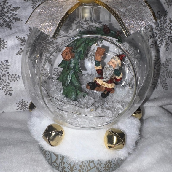 Festive Santa Snow Globe lights up candle one of a kind - Picture 2 of 10